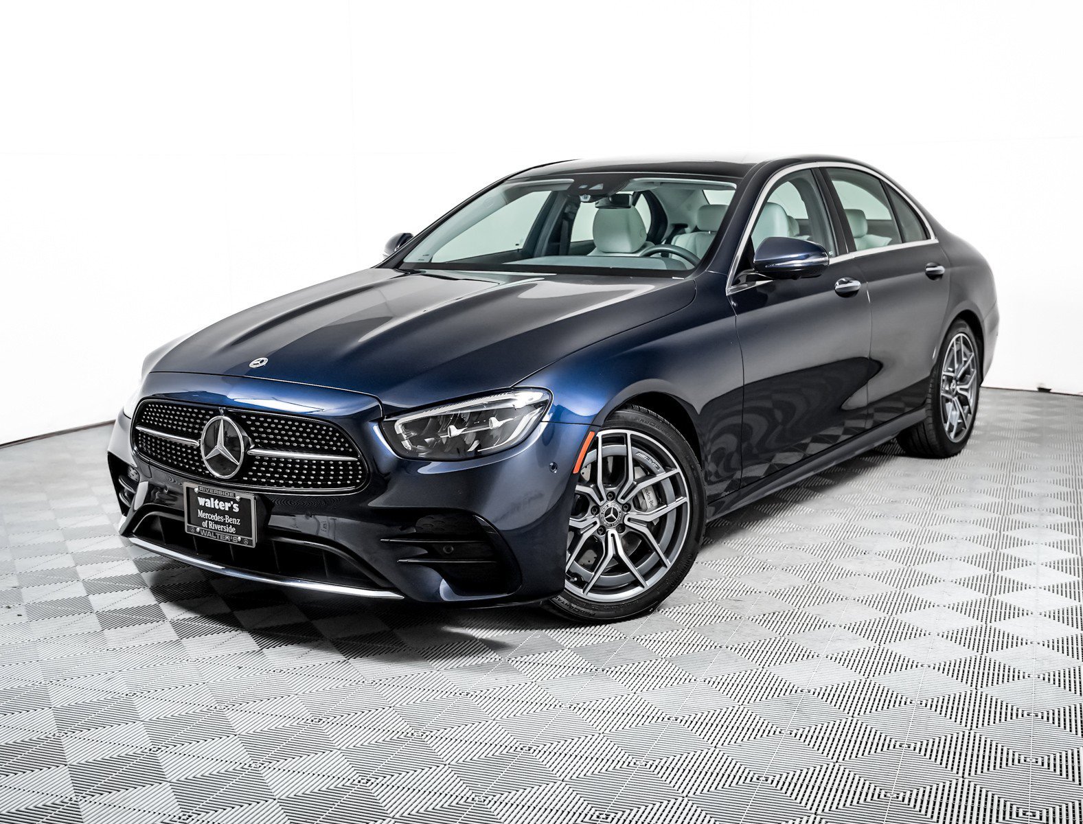 2022 Mercedes-Benz E-Class E350's photo