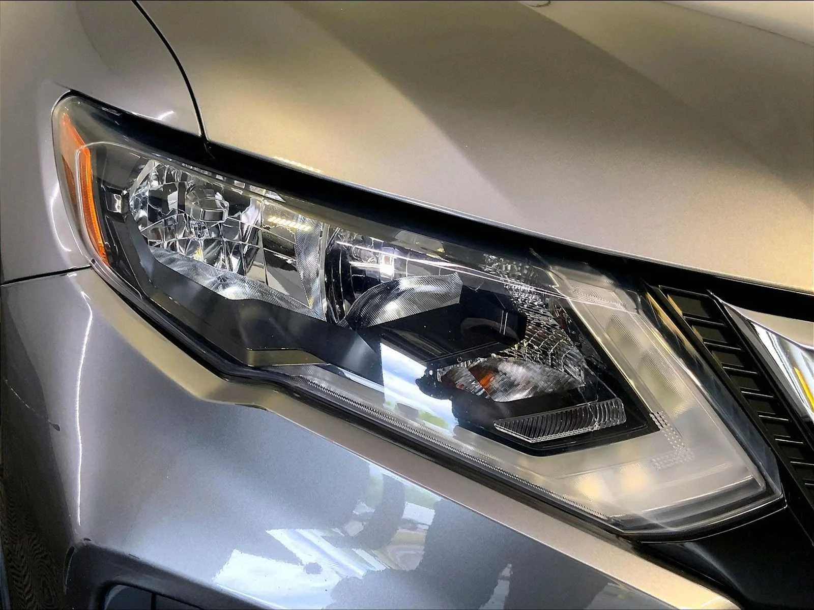 Used 2019 Gun Metallic Nissan SV image 12