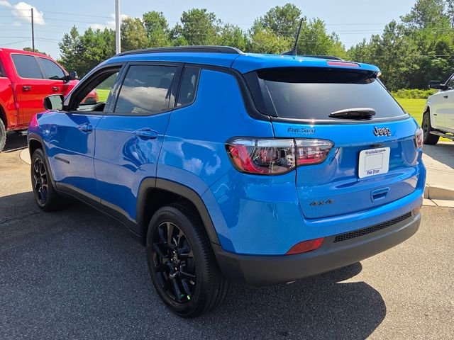 New 2026 Hydro Blue Pearl-Coat Exterior Paint Jeep Latitude image 11
