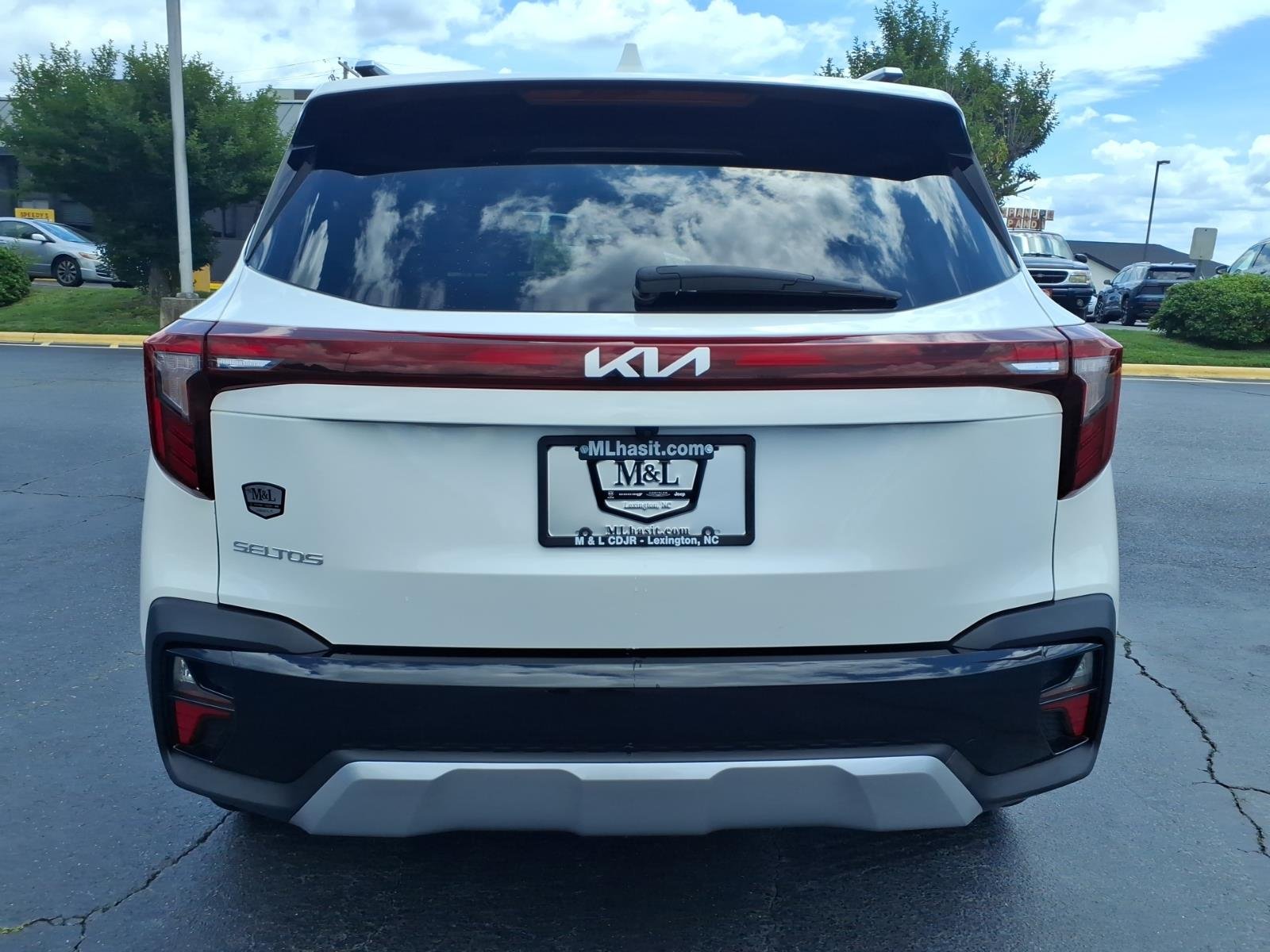 Used 2024 White Kia S image 20