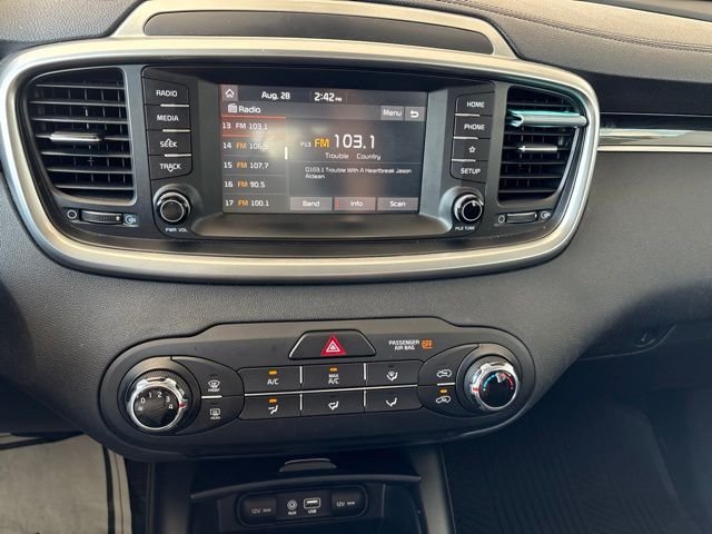 Used 2019 Titanium Silver Kia LX image 14