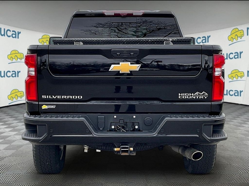 Used 2024 Black Chevrolet High Country image 5