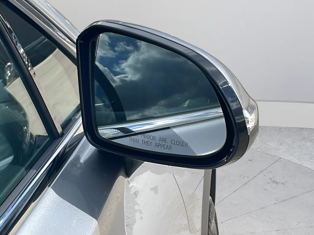 Used 2023 Silver Hyundai SEL image 10
