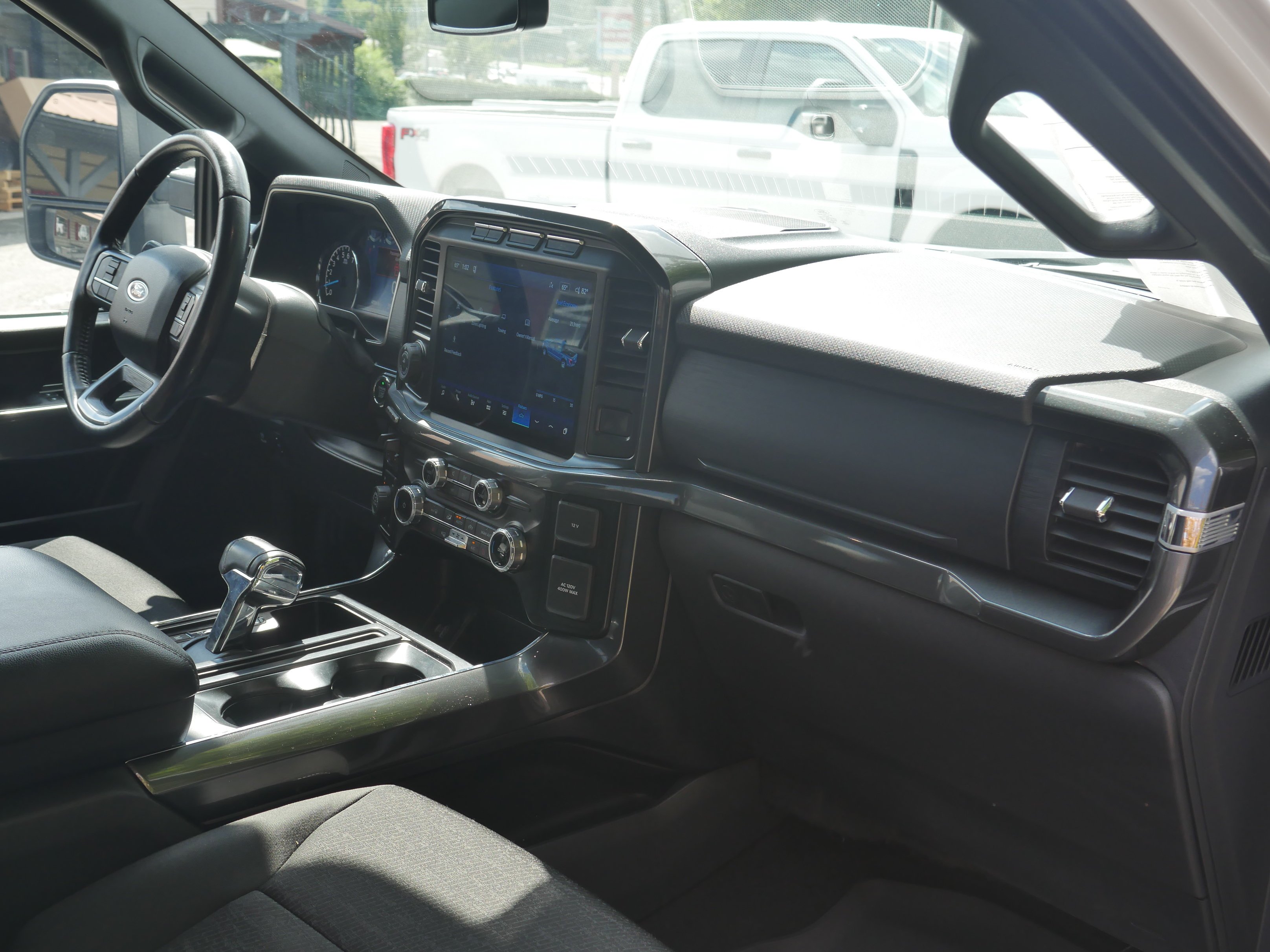 Used 2022 Oxford White Ford XLT image 26