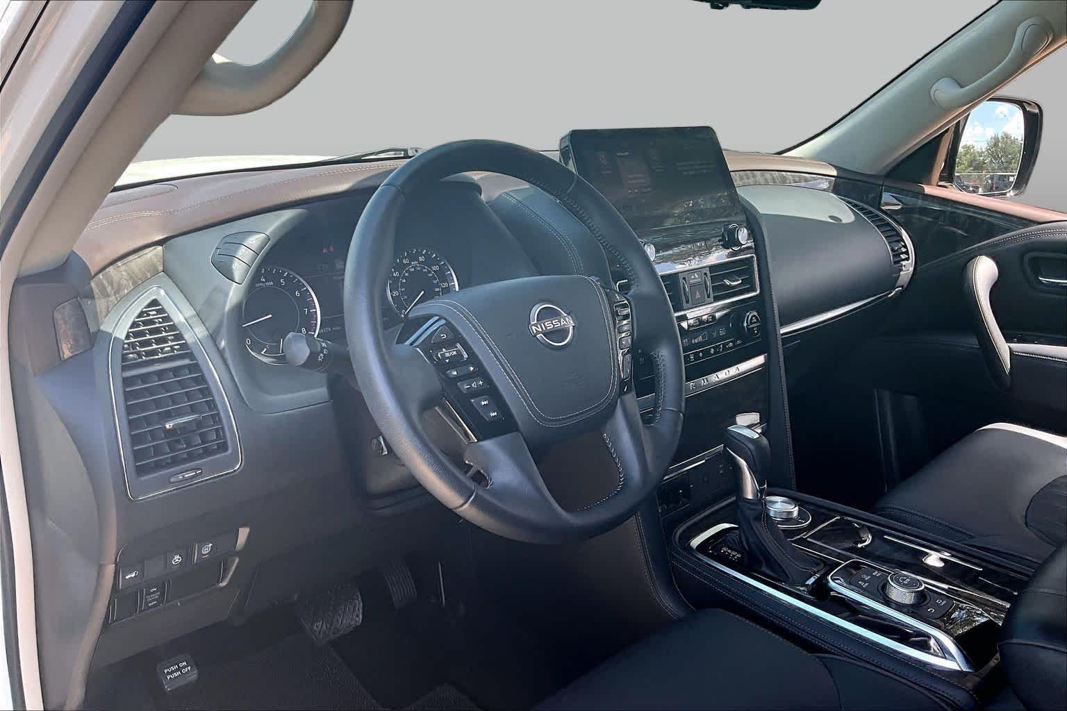 Certified Used 2022 Aspen White TriCoat Pearl Nissan Platinum image 18