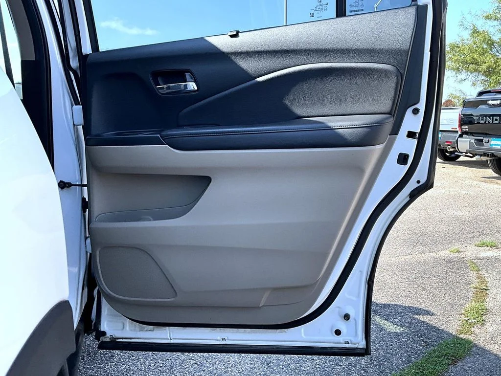Used 2022 White Honda Elite image 16