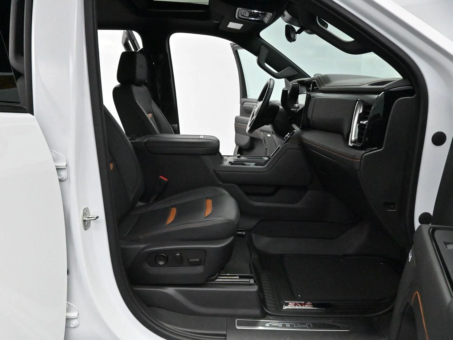 Used 2024 Summit White GMC AT4 image 31