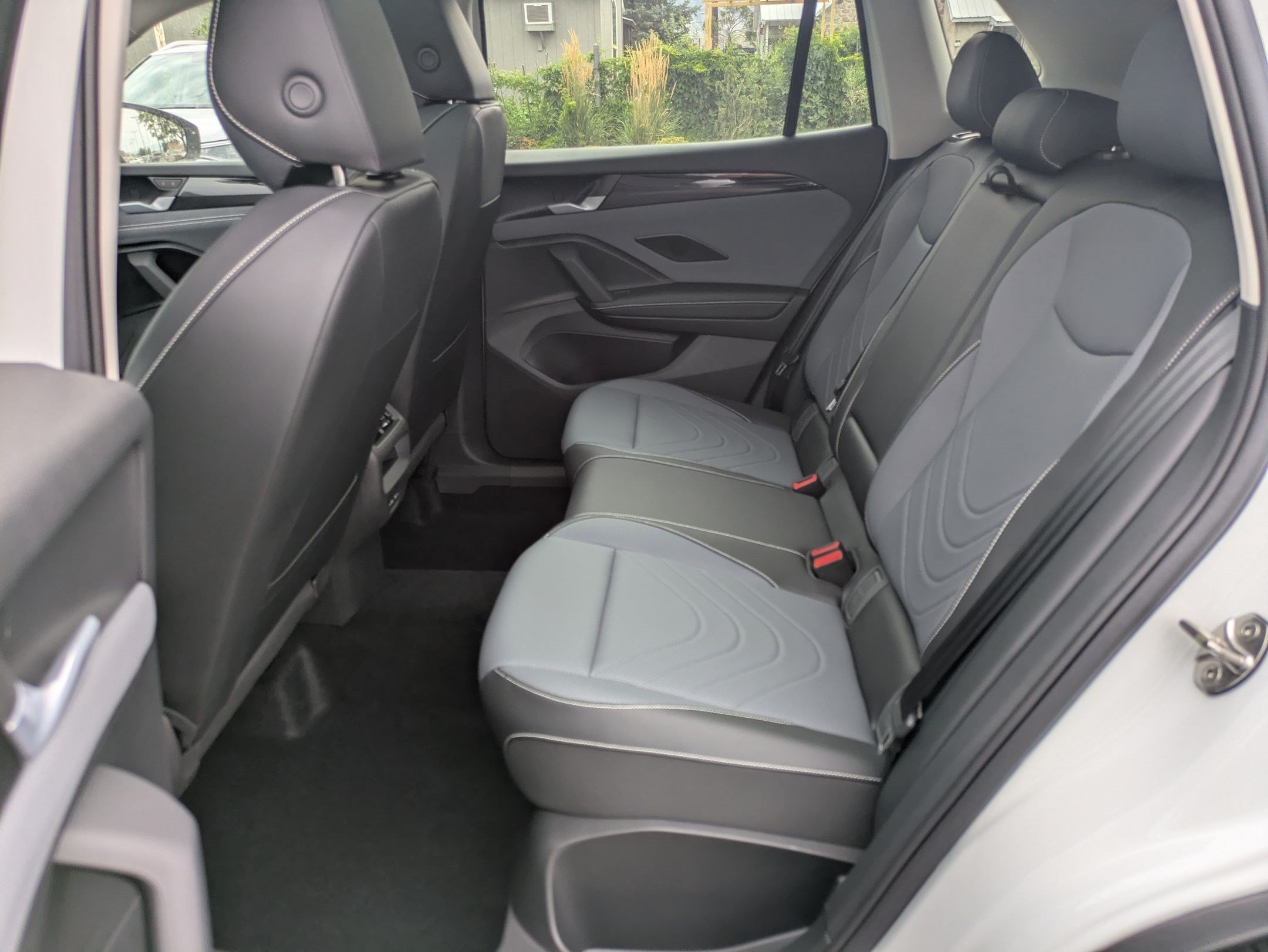 New 2026 Pure White Volkswagen SE image 14
