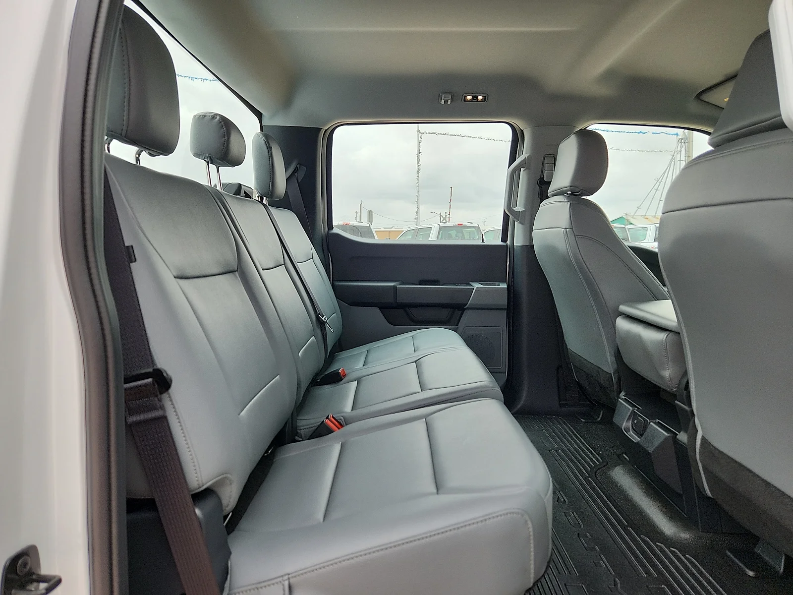 New 2026 Oxford White Ford F-250® XL image 19
