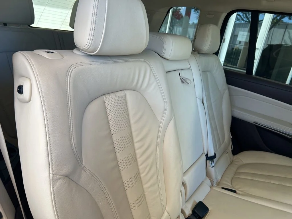 Used 2019 Black BMW xDrive40i image 28