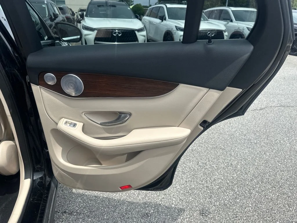 Used 2020  Mercedes-Benz GLC 300 image 16