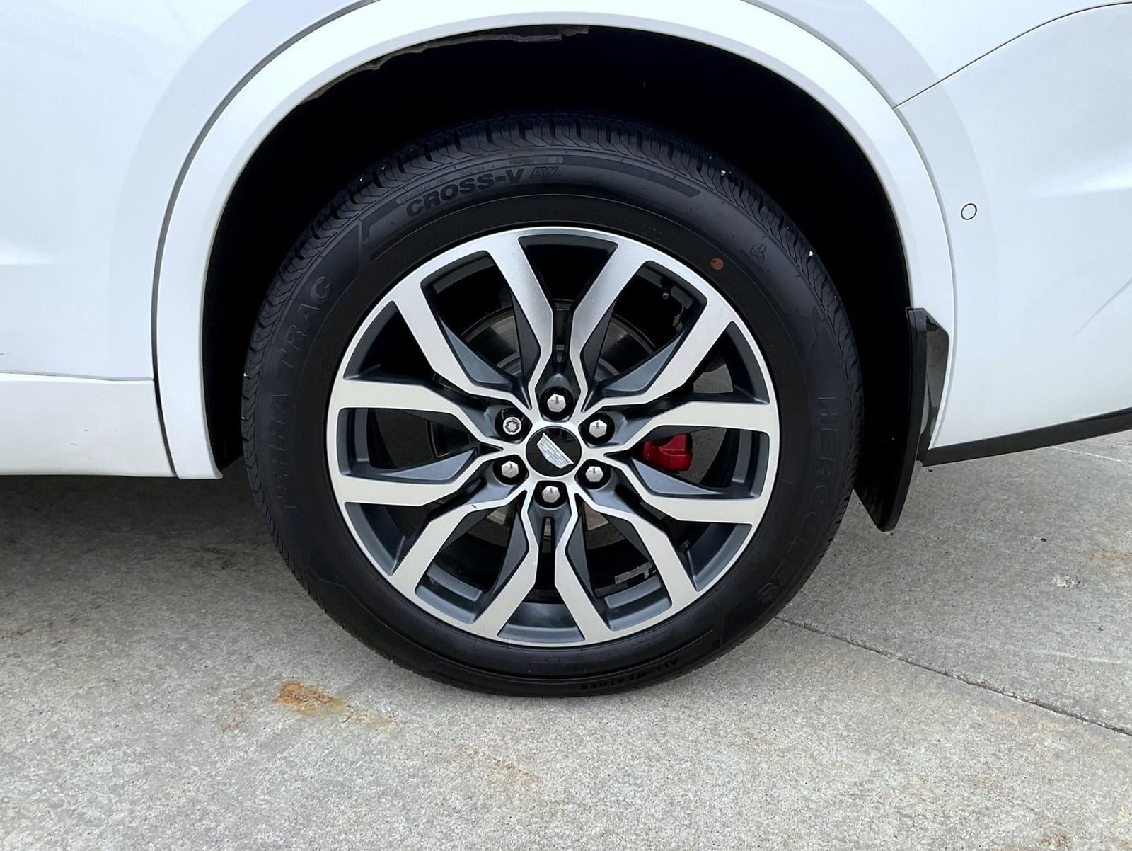 Used 2022 White Cadillac Sport image 24