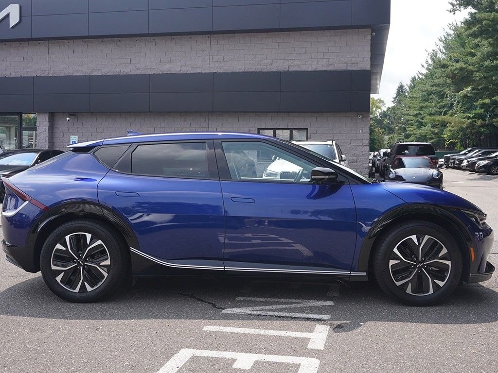 Used 2024 Blue Kia Wind image 19