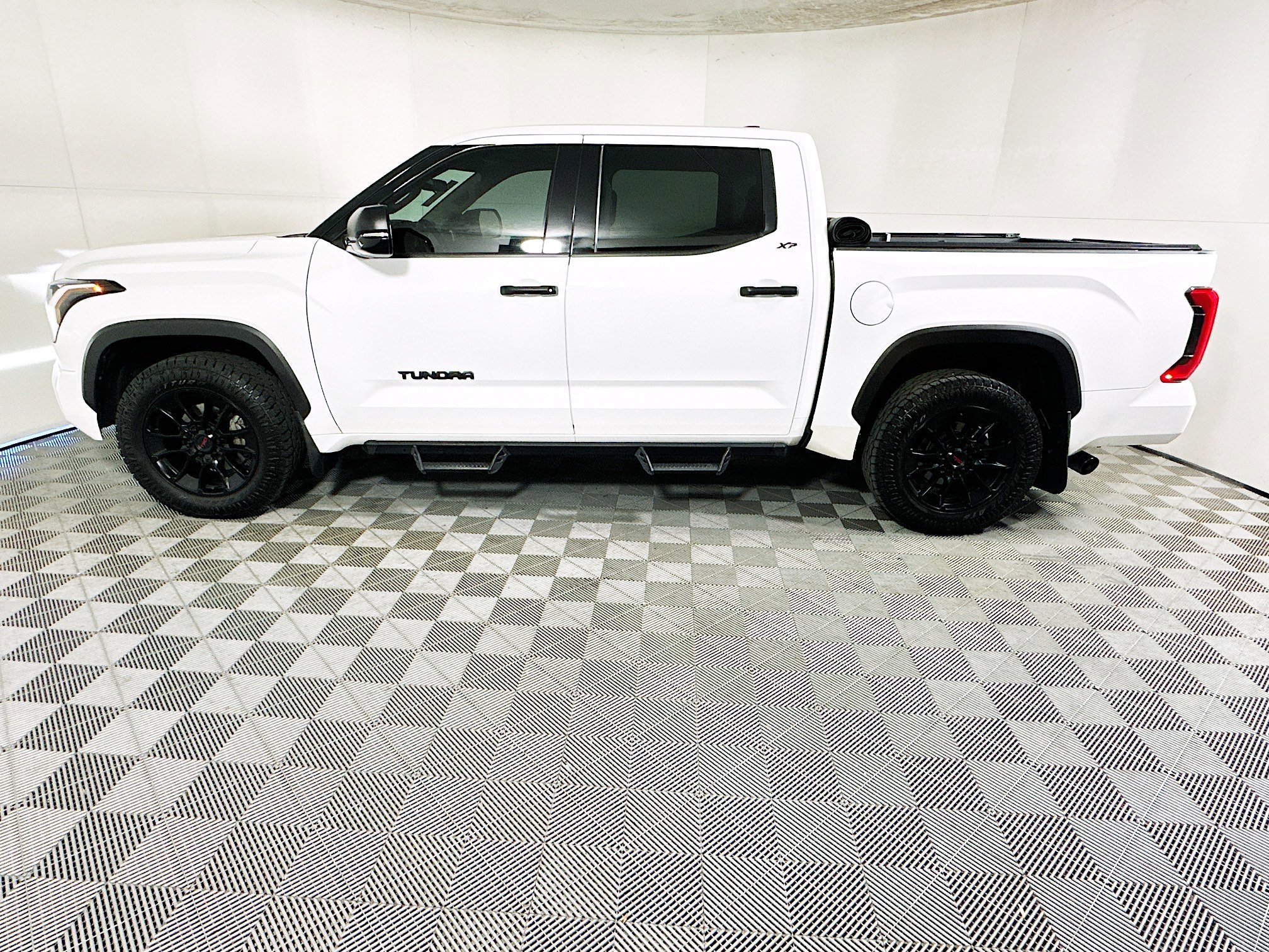 2023 Toyota Tundra thumbnail 8