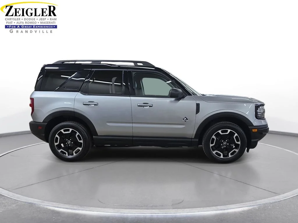 Used 2022 Silver Ford Outer Banks image 4