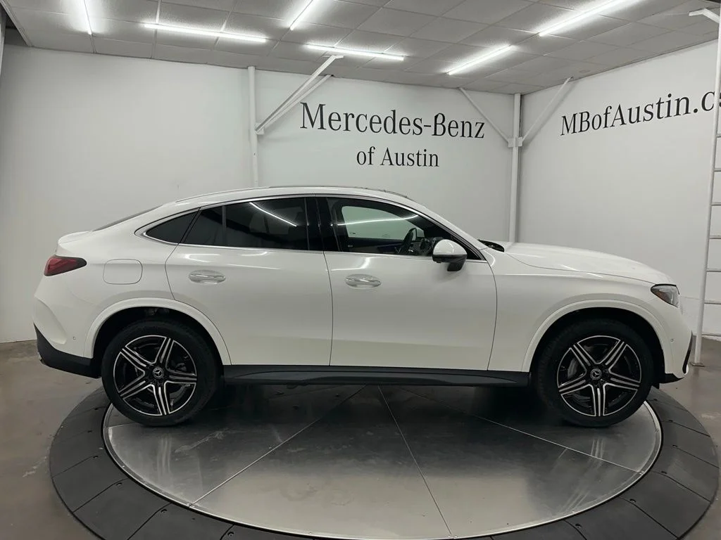New 2027 White Mercedes-Benz GLC 300 image 8