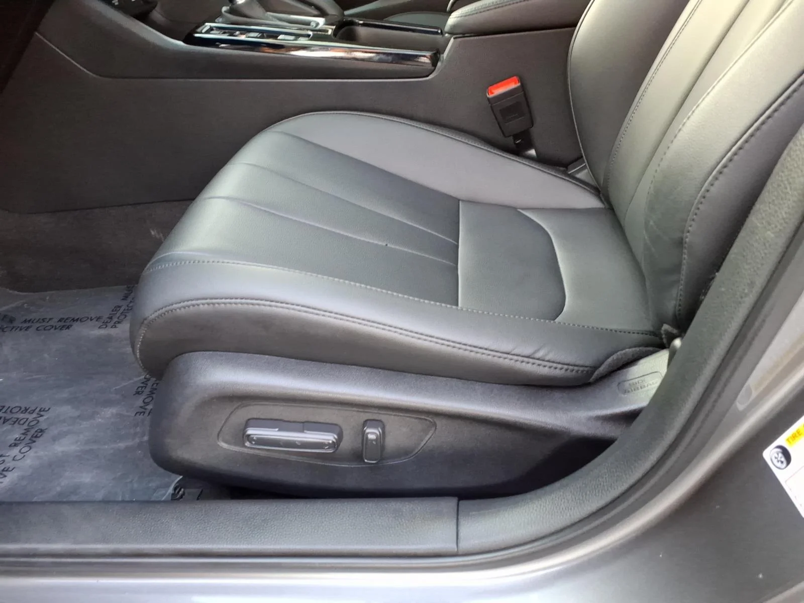 Used 2024 Liquid Carbon Metallic Acura INTEGRA image 17