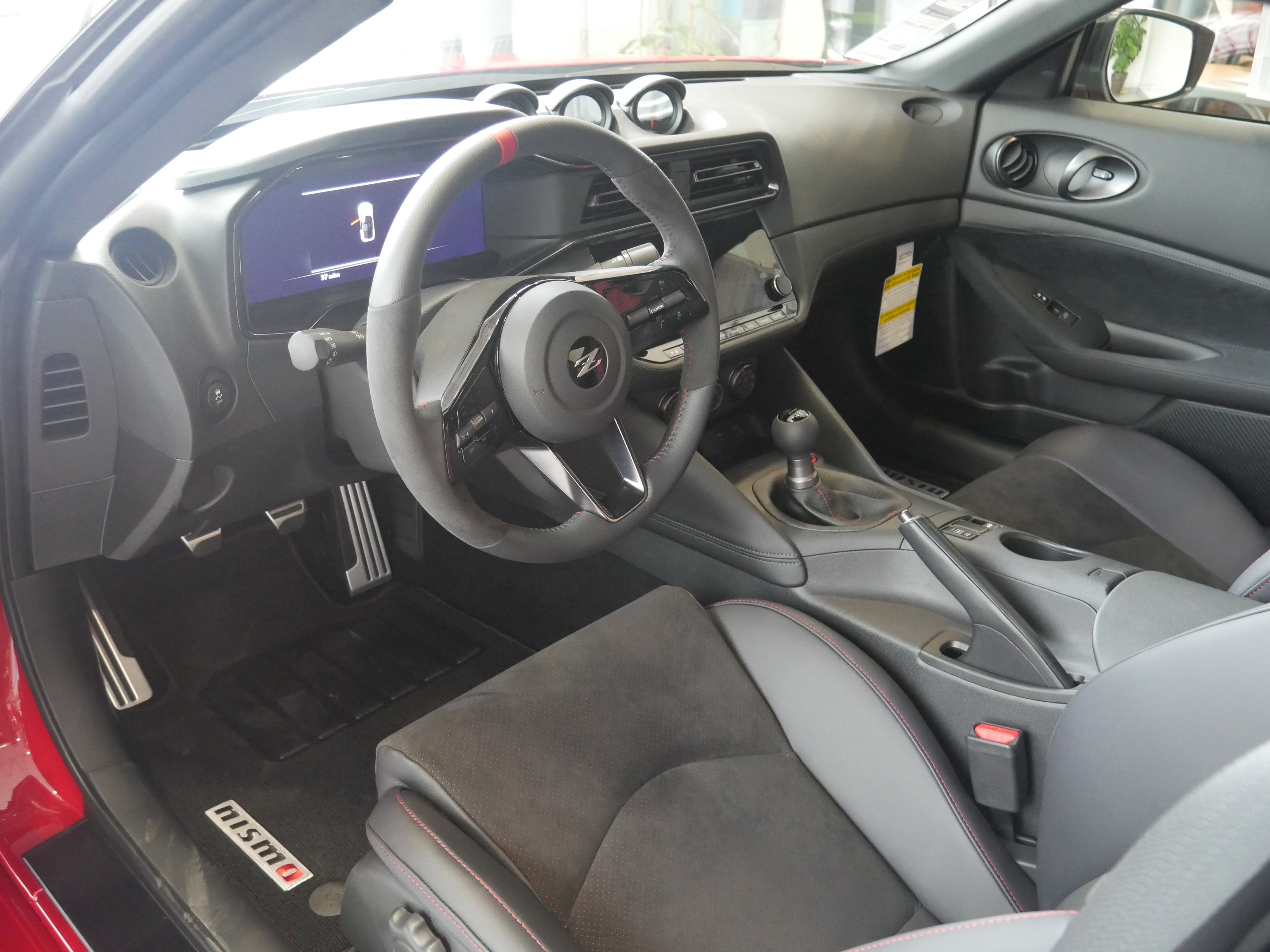 New 2027 Solid Red / Super Black Two-tone Nissan NISMO® image 5