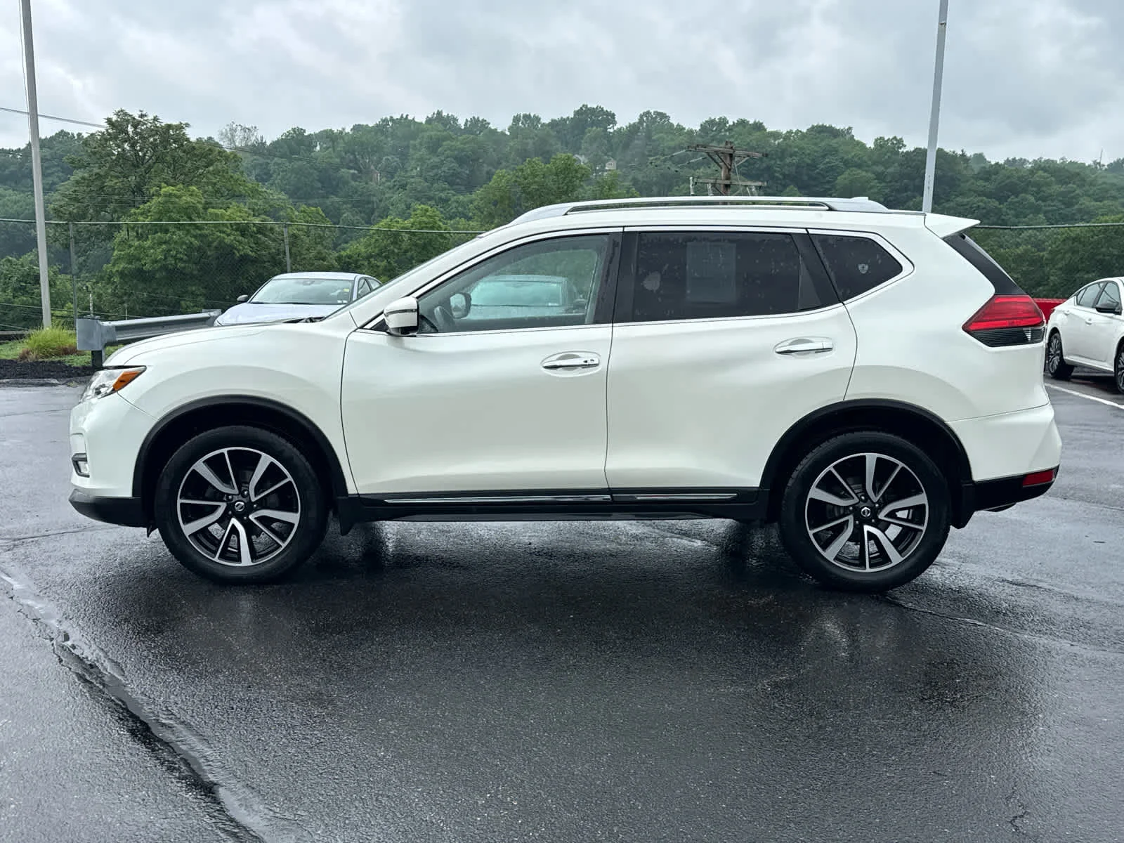 Used 2017 Pearl White Nissan SL image 3