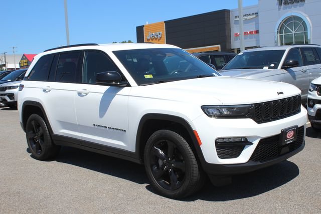 Used 2024 White Jeep Limited image 1