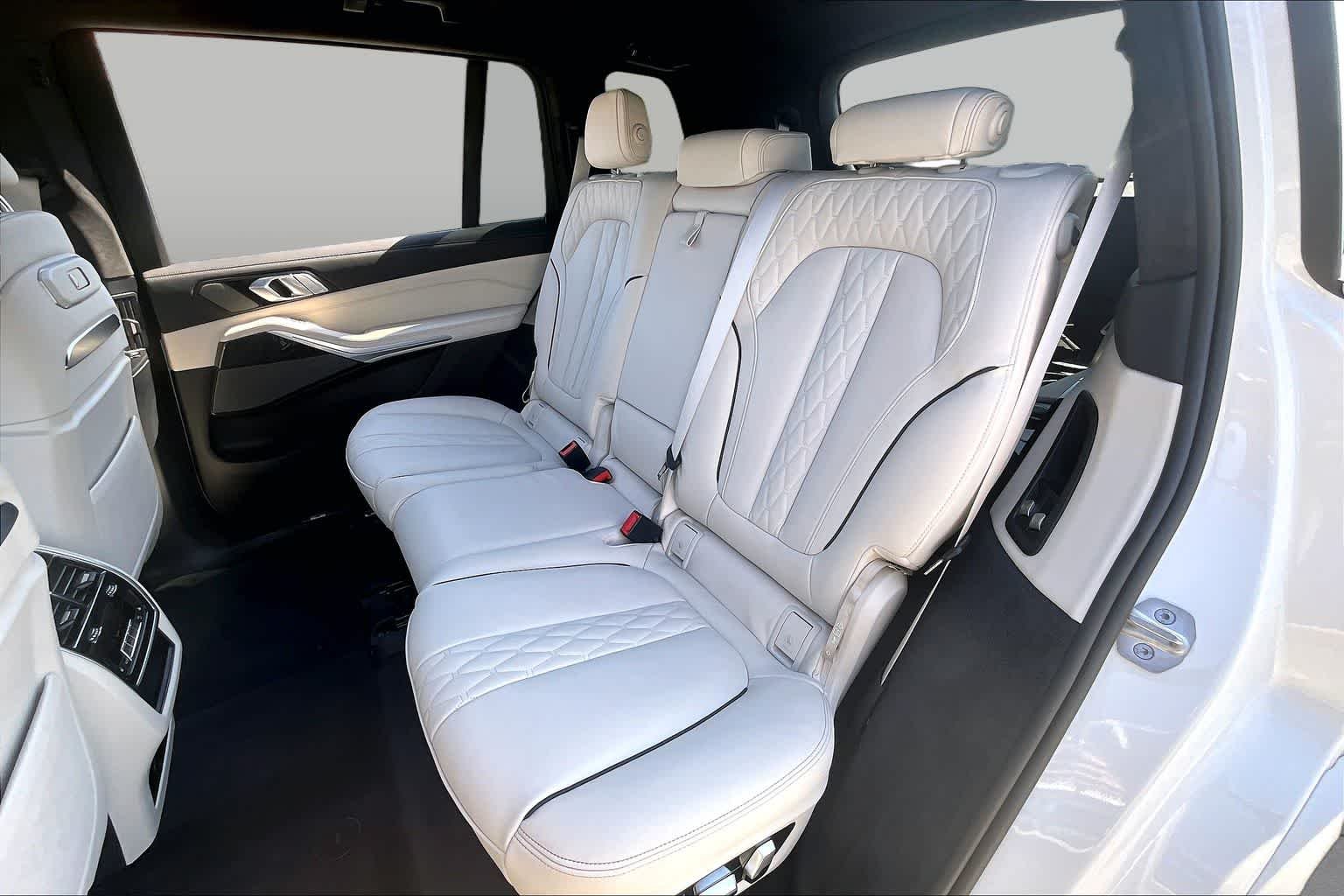 Used 2026 Alpine White BMW xDrive40i image 18