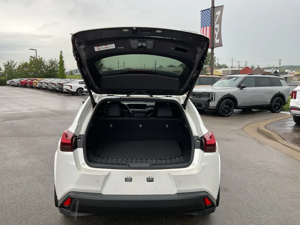 Used 2022 Eminent White Pearl Lexus PREM image 13