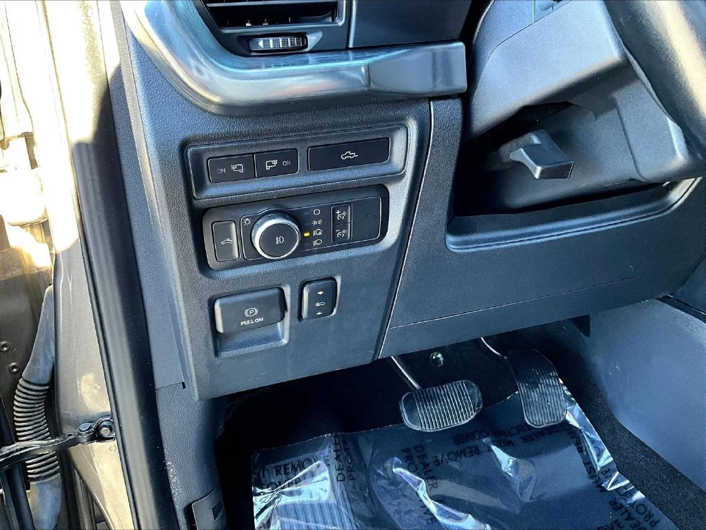 Used 2021 Gray Ford Lariat image 25