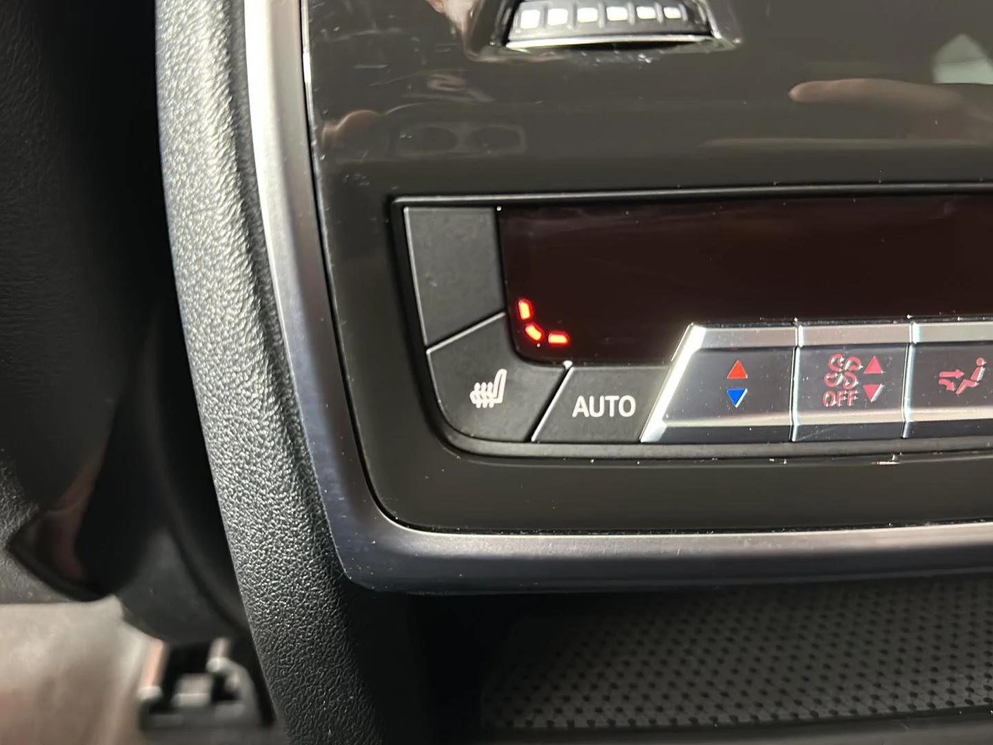 Used 2022 Mineral White Metallic BMW xDrive40i image 27