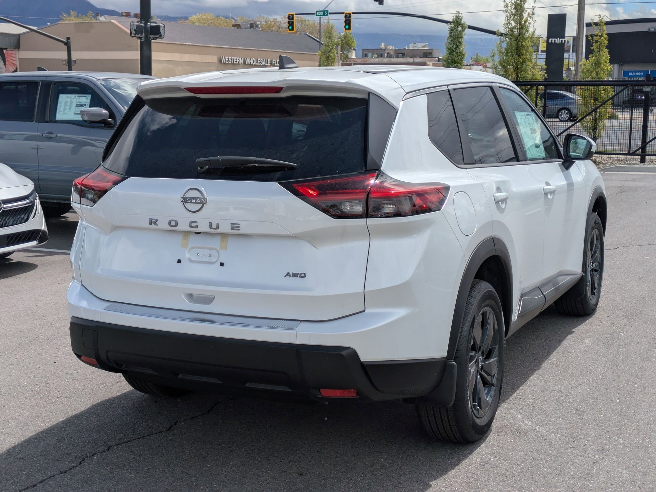 New 2026 Everest White Pearl Tricoat Nissan SV image 3