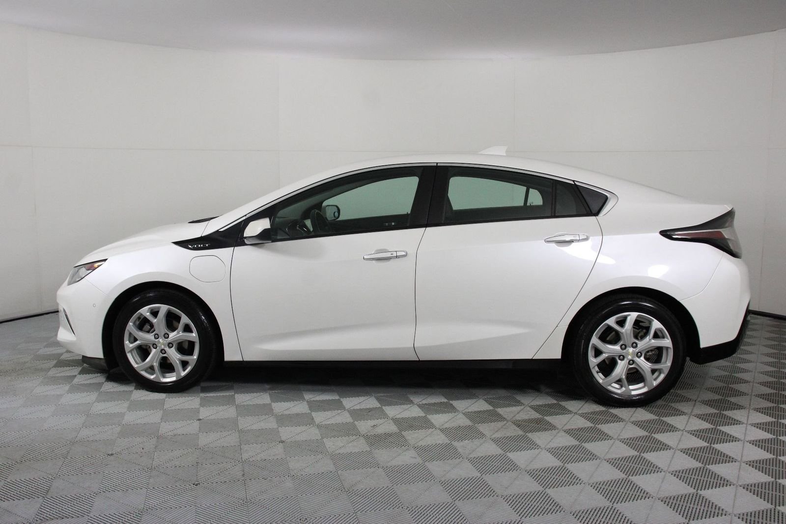 Used 2018 Chevrolet Volt Premier with VIN 1G1RD6S50JU150118 for sale in Pasadena, CA