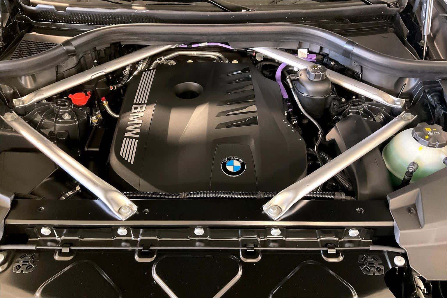 New 2026 Dravit Grey Metallic BMW sDrive40i image 17