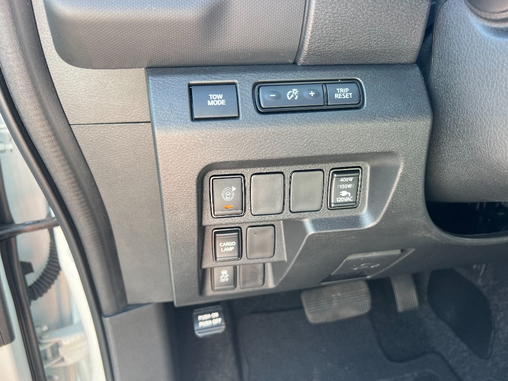 Used 2024 Glacier White Nissan SL image 19