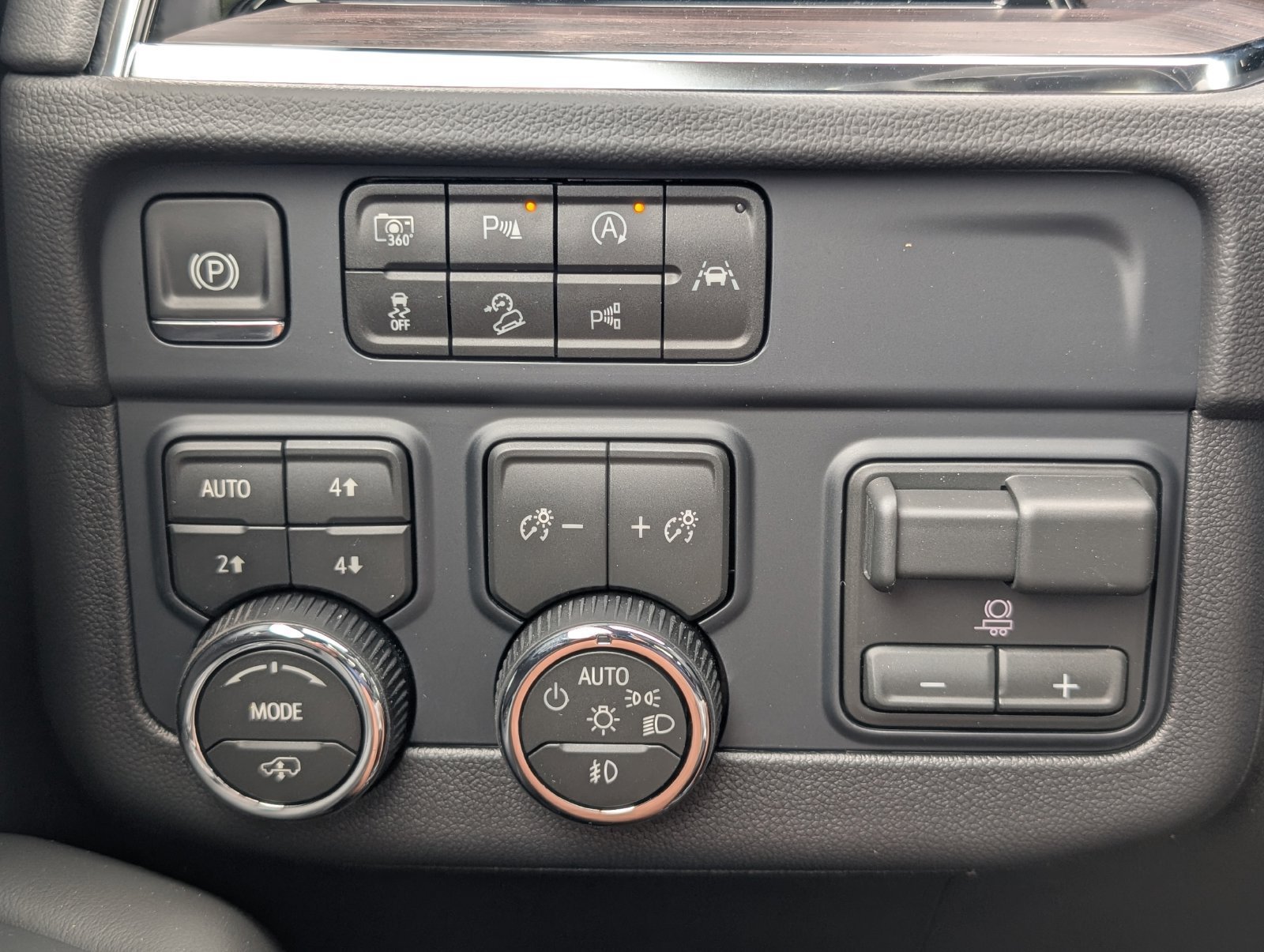 2027 Chevrolet Tahoe Z71 - Photo 16