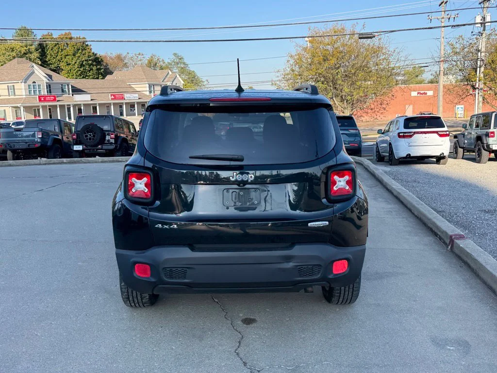 Used 2017 Black Jeep Latitude image 7