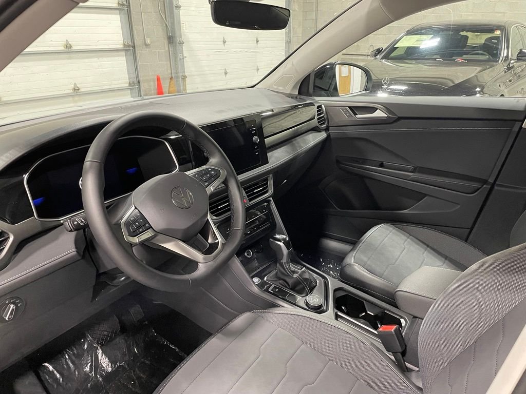 2026 Volkswagen Taos SE Black - Photo 8
