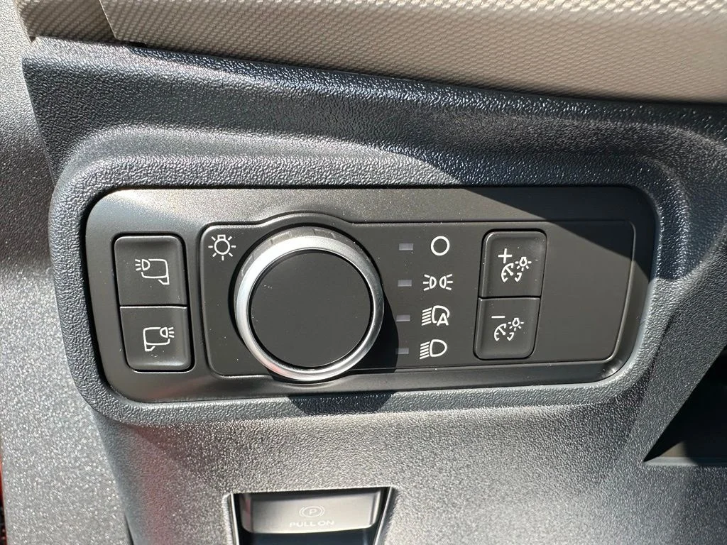 Used 2022 Red Ford Wildtrak image 13