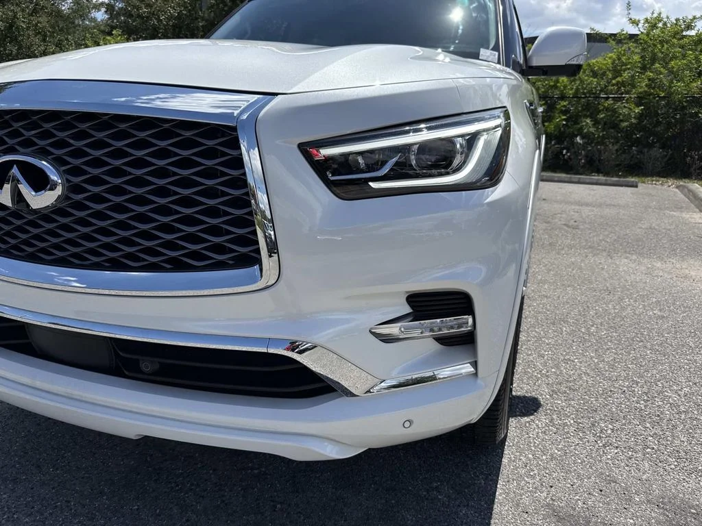 Used 2022 White INFINITI LUXE image 10