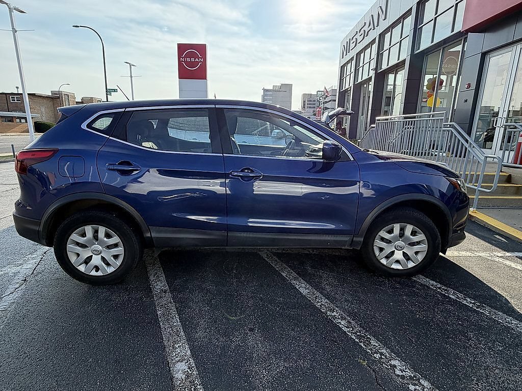 Used 2019 Caspian Blue Metallic Nissan S image 6