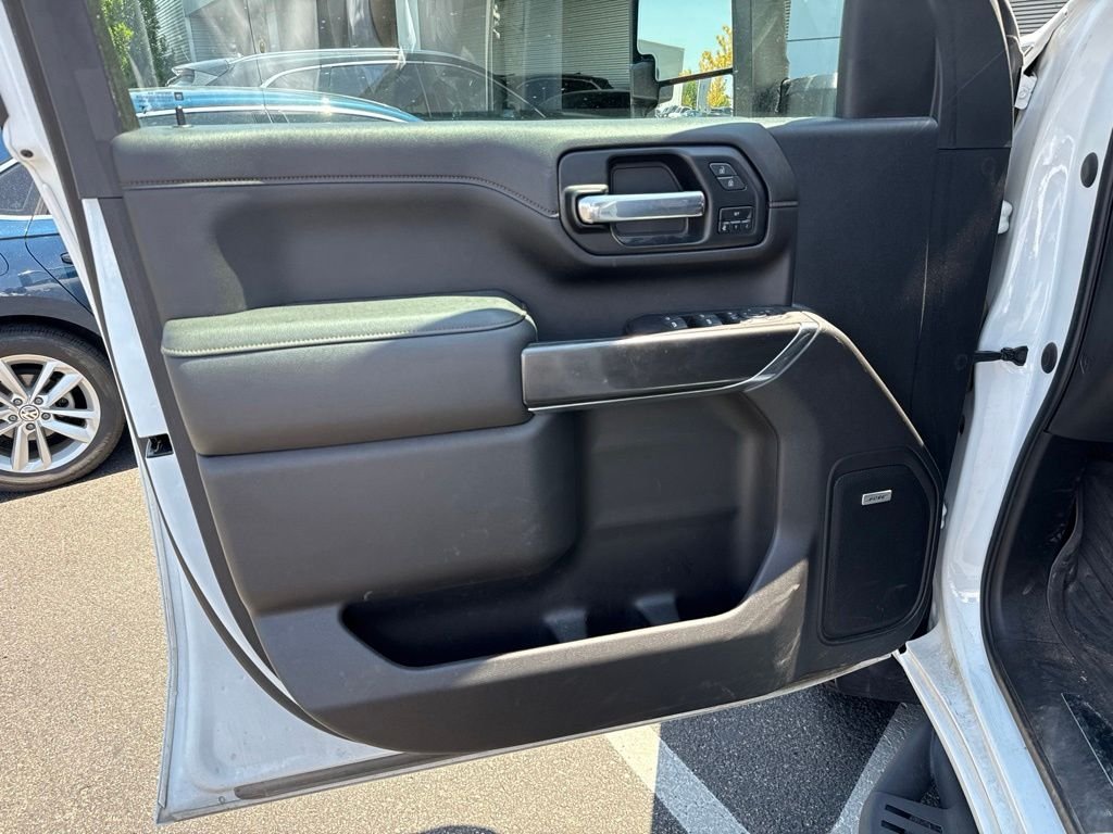 Used 2022 White GMC AT4 image 5