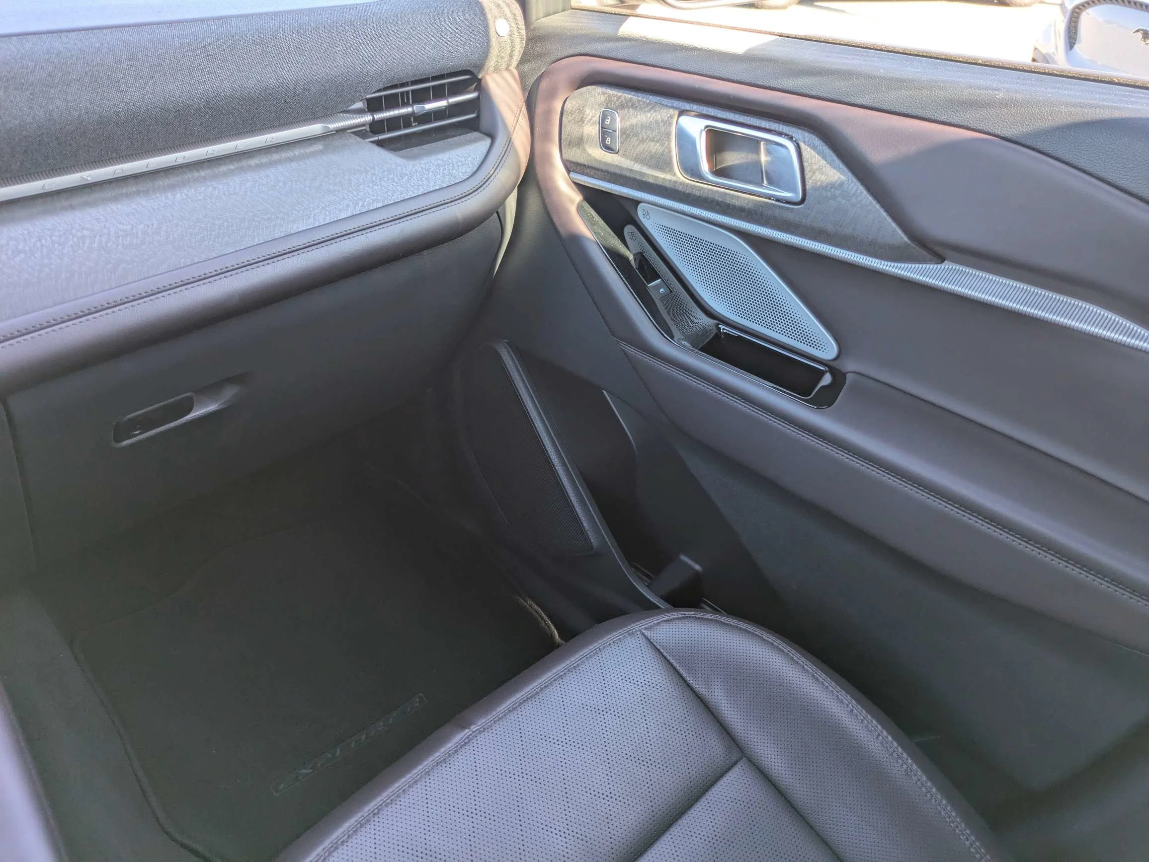 Certified Used 2026 Light Blue Clearcoat Metallic Ford Platinum w/Massaging Seats, 13.2 Screen, 360 Camera, & Pwr 3rd Row image 20
