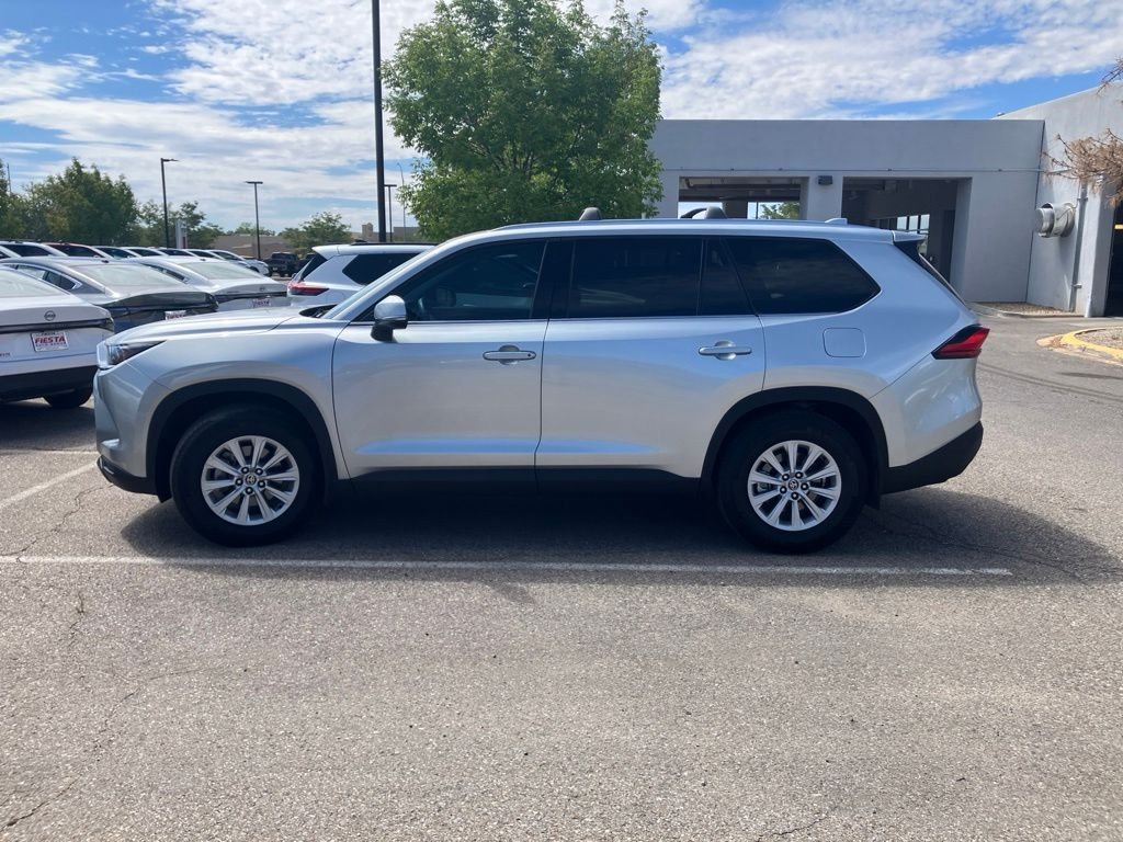 Used 2024 Silver Toyota XLE image 9