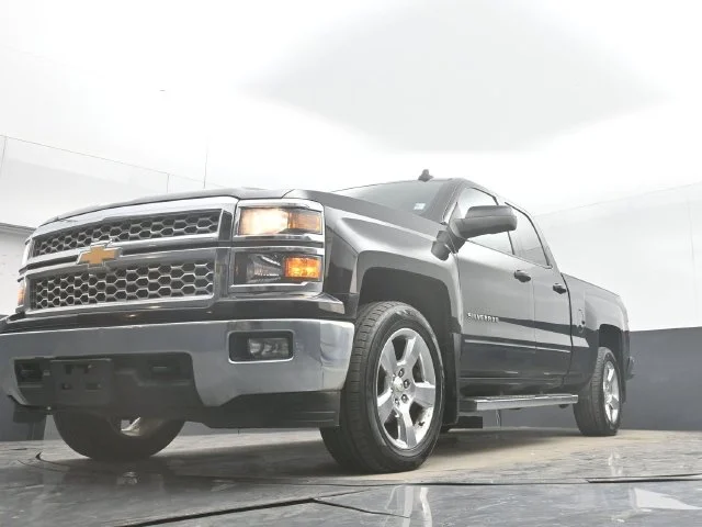 Used 2015 Black Chevrolet LT image 40