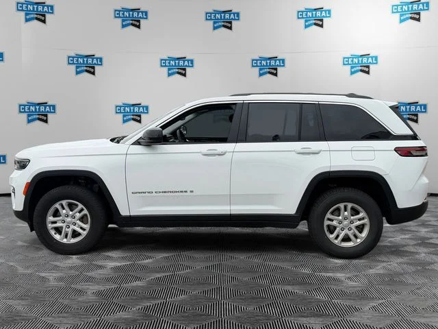 Certified Used 2023 White Jeep Laredo image 3
