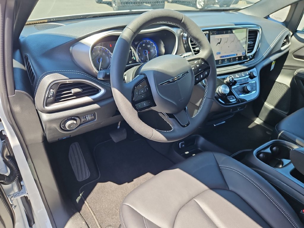 2026 Chrysler Pacifica Select - Photo 13