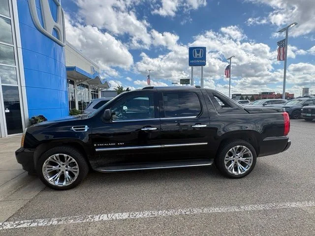 Used 2007 Black Raven Cadillac Base image 6