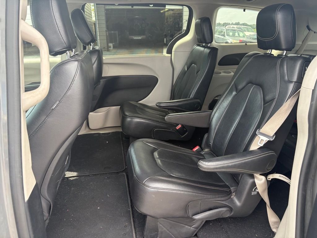 Used 2022 White Chrysler Touring L image 12