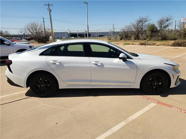 Used 2025 Snow White Pearl KIA LXS Front-Wheel Drive image 4