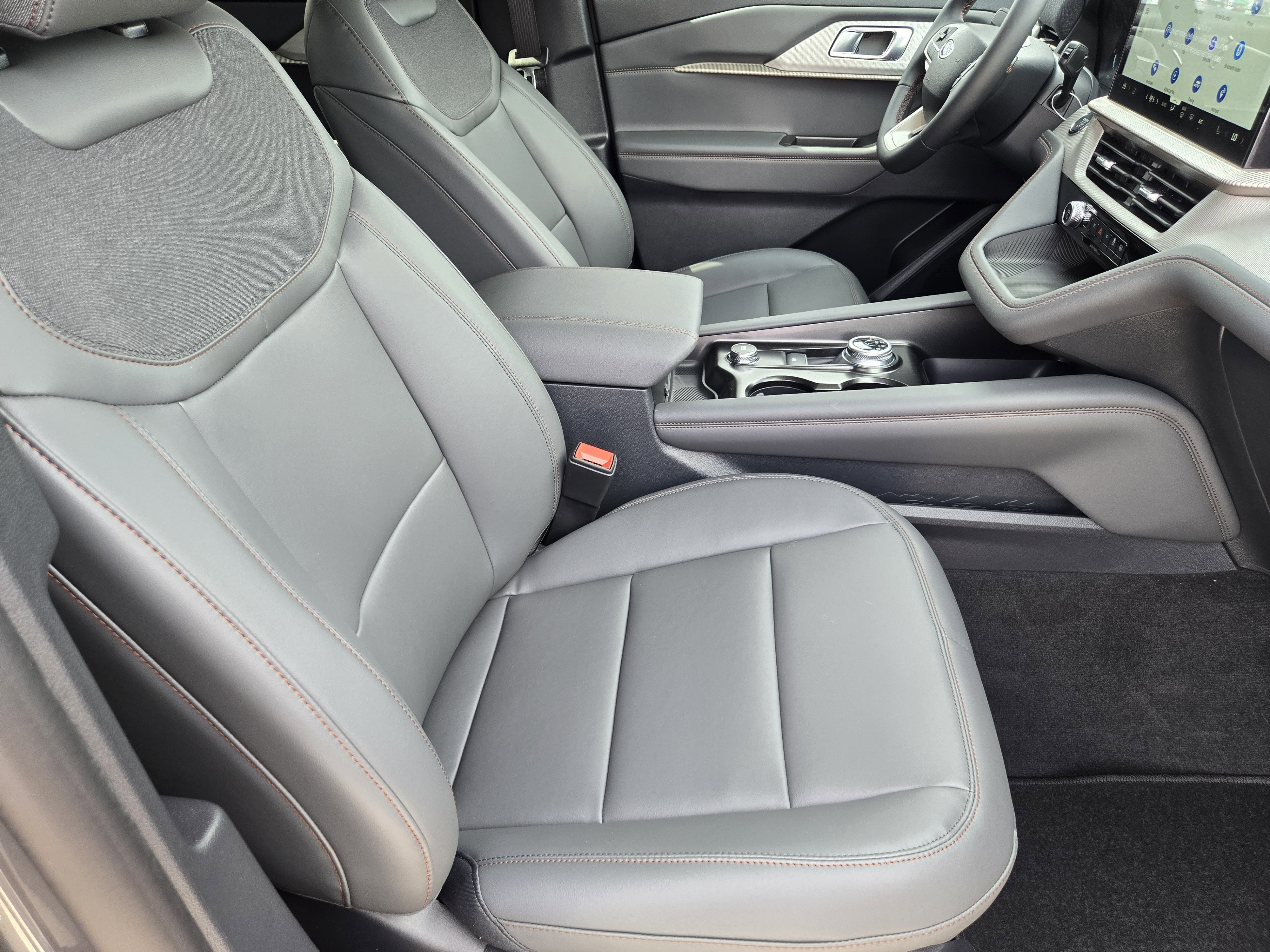 New 2026 Carbonized Gray Metallic Ford Active image 9