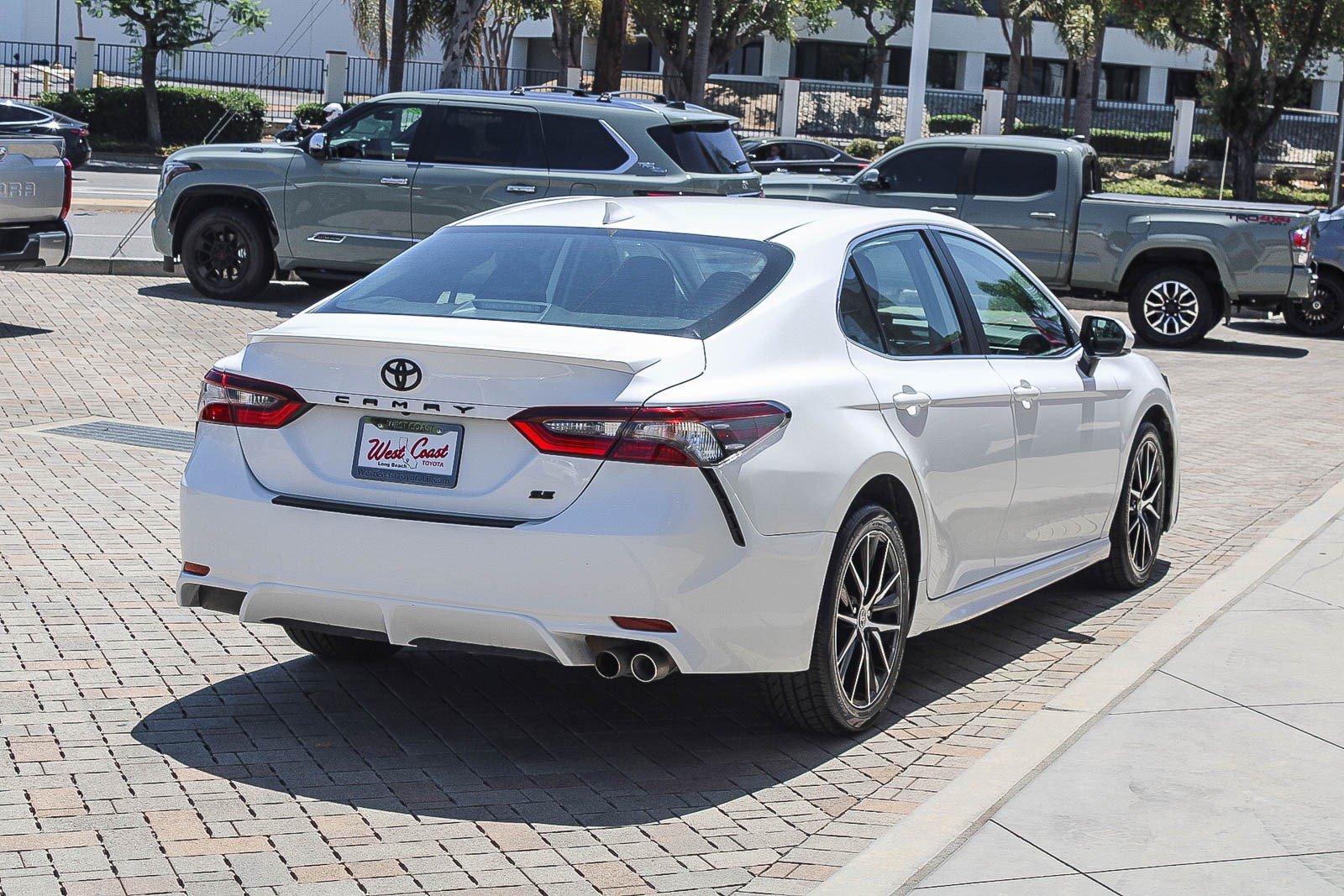 Certified Used 2023 Ice Toyota SE image 4