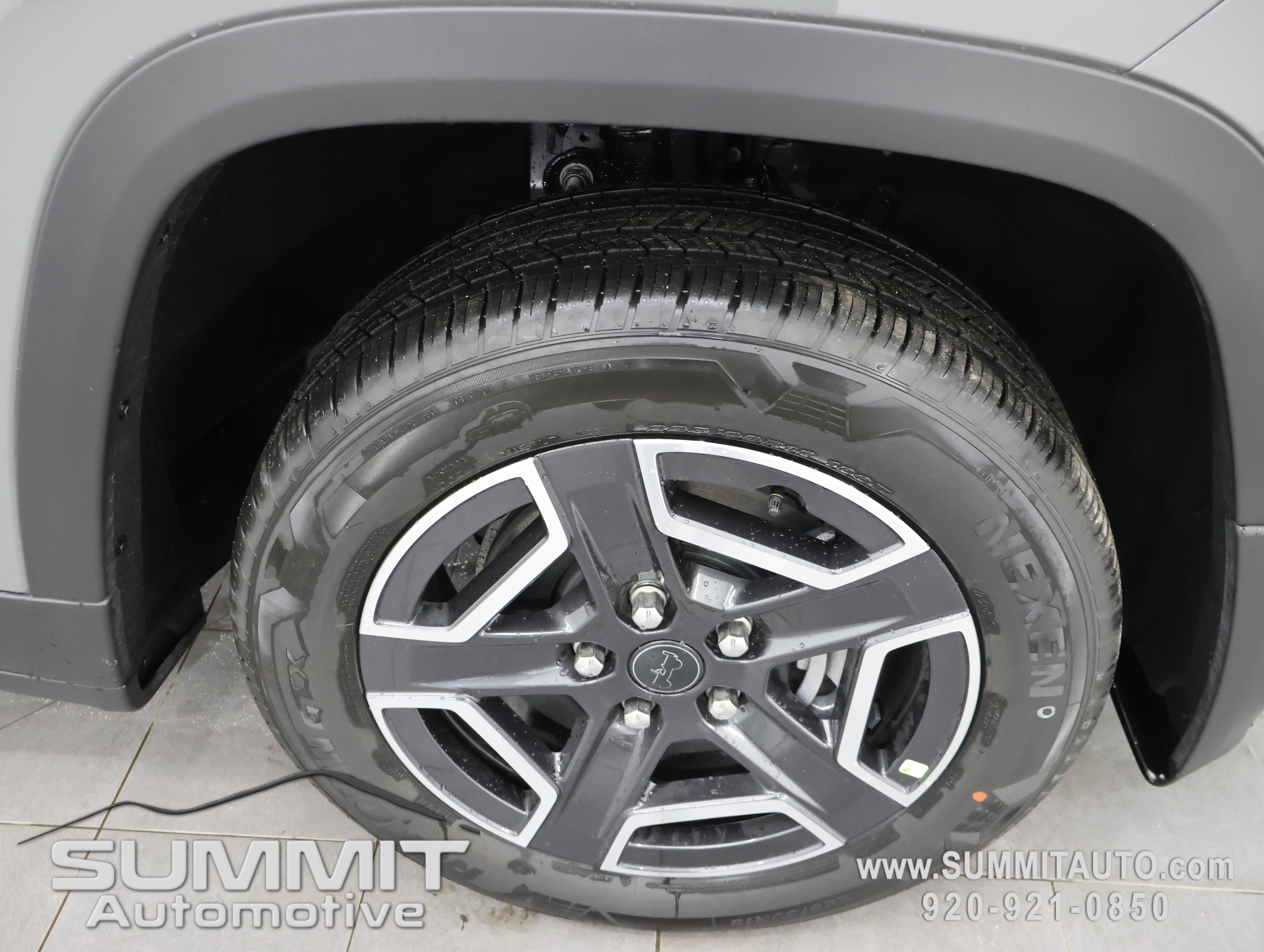 New 2026 Sting-Gray Clearcoat Jeep Laredo image 3